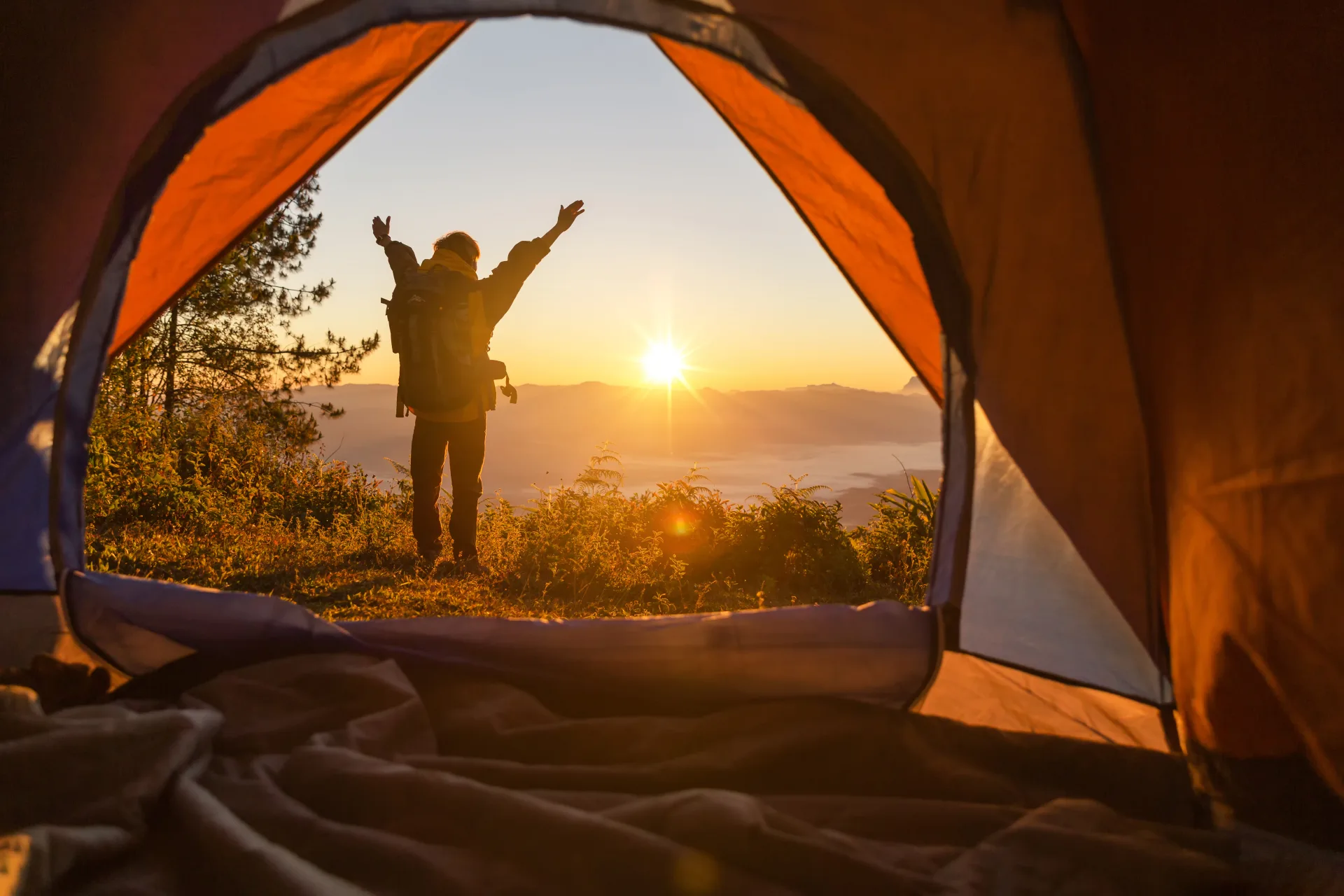 Lever de soleil en montagne.