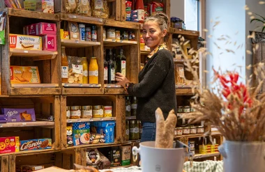 Aline Varache, entre café chaud et produits du coin