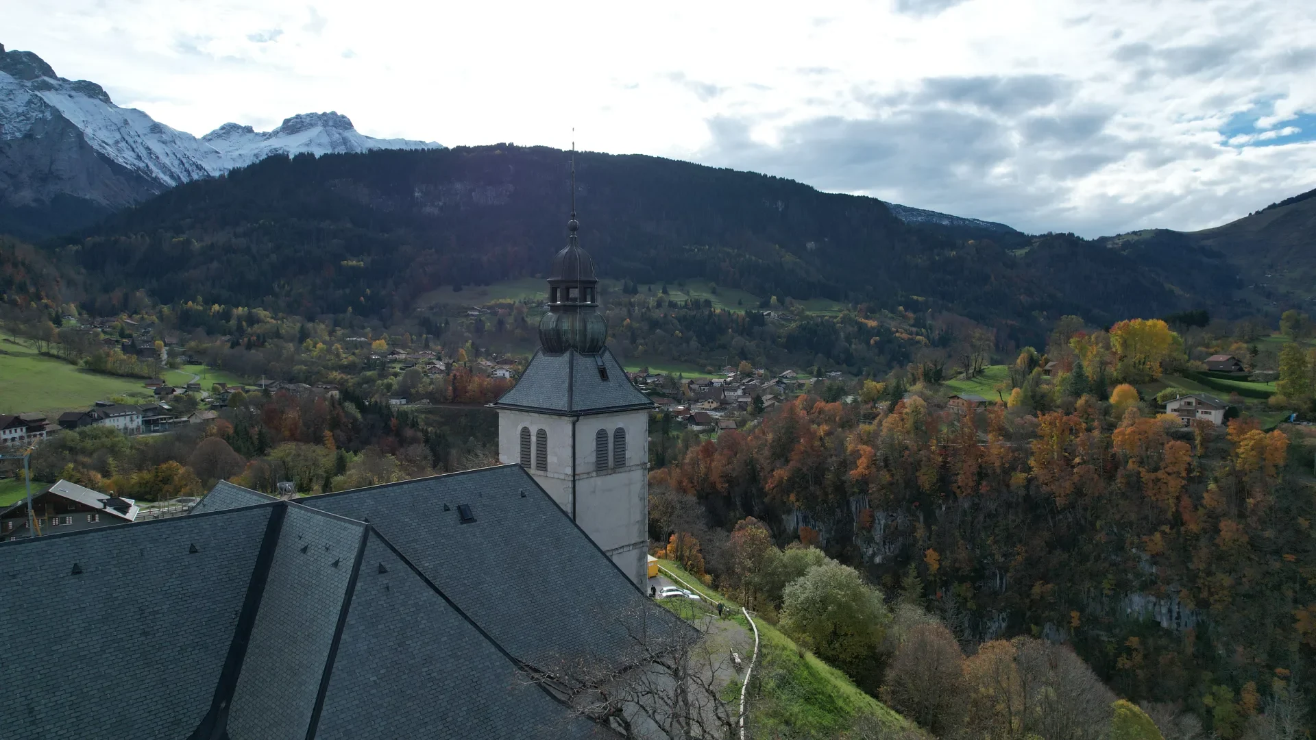 Vue aérienne de l'église du Mont-Saxonnex